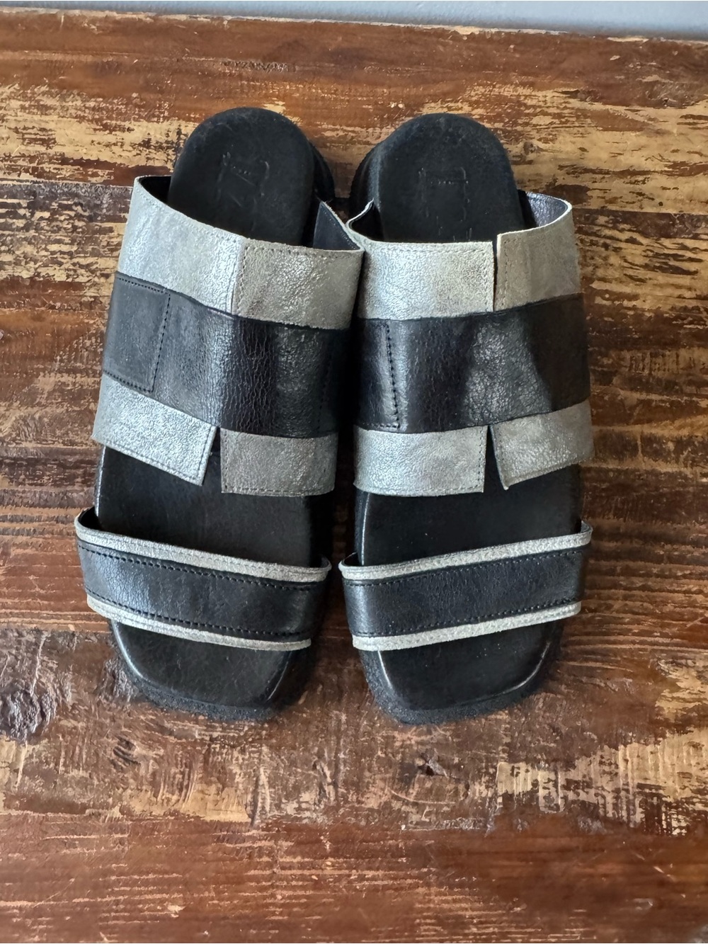 Vero Cuoio Black Leather Slide Sandals